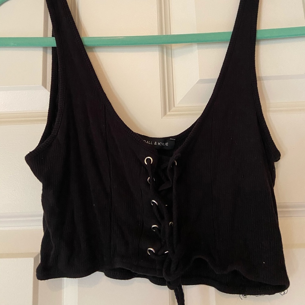Simple Black Crop
